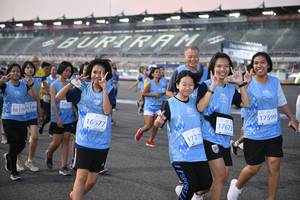 BIB: 5225, 515, 527, 51605
                            <button type="button" onclick="openModal(10464406)" class="btn btn-primary btn-sm float-right btn-popup" data-toggle="modal" data-target=".modal-high-quality">
                        <i class="fas fa-shopping-cart"></i> Add to Cart
                    </button>
                                            <button type="button" onclick="isThisMe(10464406, true)" class="btn btn-success btn-sm float-right btn-popup btn-isme hidden" data-toggle="tooltip" data-placement="bottom" title="นี่คือรูปของคุณใช่ไหม คลิกที่นี่เพื่อเอาเข้าอัลบั้ม">
                        <i class="fas fa-plus"></i> Add to album
                    </button>
                    <button type="button" onclick="isThisMe(10464406, false)" class="btn btn-warning btn-sm float-right btn-popup btn-isnotme hidden">
                        <i class="fas fa-ban"></i> Remove from album
                    </button>